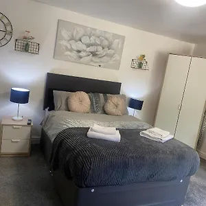 Apartment Bv Homely Fifteen At Deighton, Huddersfield